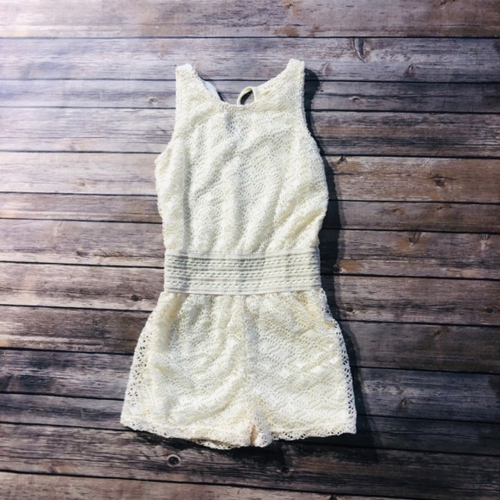 Girls off white lacy romper! Size 8